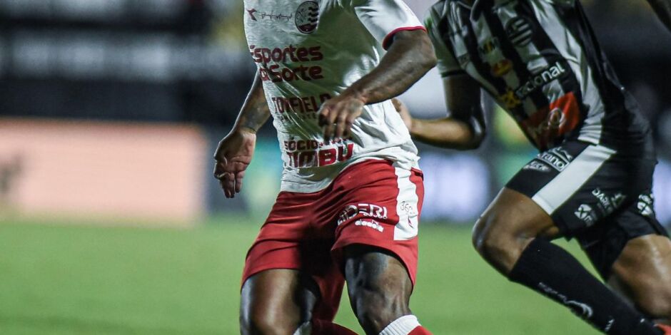 Victor Andrade marcou um gola&ccedil;o no &uacute;ltimo jogo do N&aacute;utico.