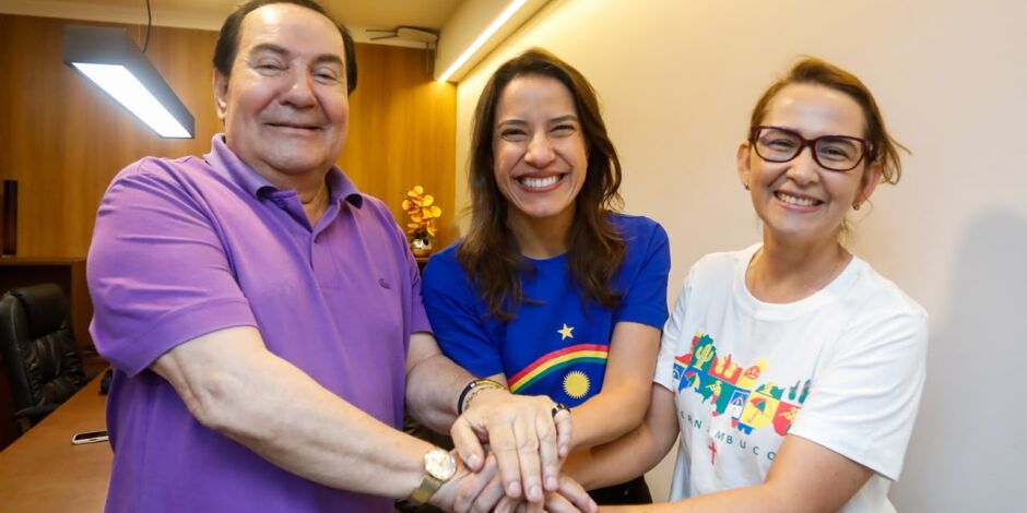 Raquel Lyra junto a Iza&iacute;as R&eacute;gis e D&eacute;bora Almeida
