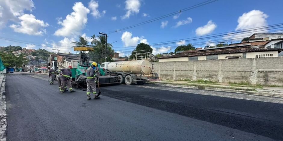 A interven&ccedil;&atilde;o busca melhorar as condi&ccedil;&otilde;es de circula&ccedil;&atilde;o na via, utilizada diariamente por moradores da regi&atilde;o e motoristas.