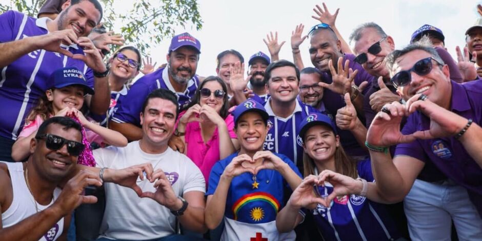 Raquel Lyra intensifica campanha no Recife com caminhada ao lado de eleitores em Jardim S&atilde;o Paulo nesta segunda (17)