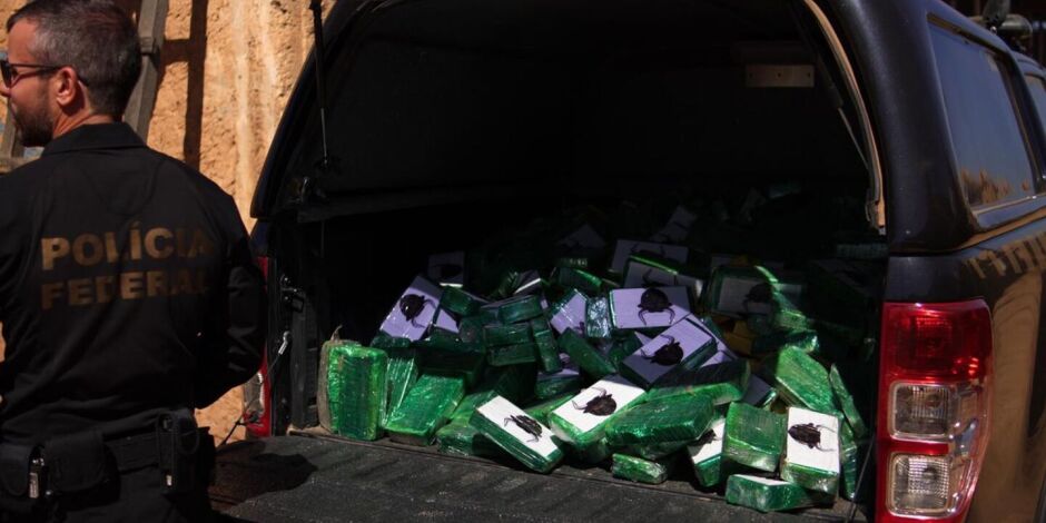 A Pol&iacute;cia Federal realizou, nesta quinta-feira, 6 de agosto, a incinera&ccedil;&atilde;o de aproximadamente 500 quilos de coca&iacute;na. 