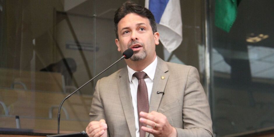 O l&iacute;der da oposi&ccedil;&atilde;o na C&acirc;mara Municipal do Recife, vereador Felipe Alecrim (NOVO). 