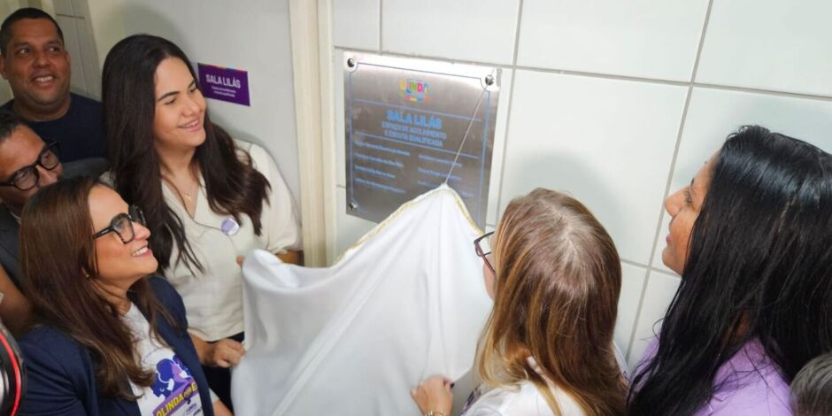Prefeita Mirella Almeida em inaugura&ccedil;&atilde;o da Sala Lil&aacute;s em Olinda
