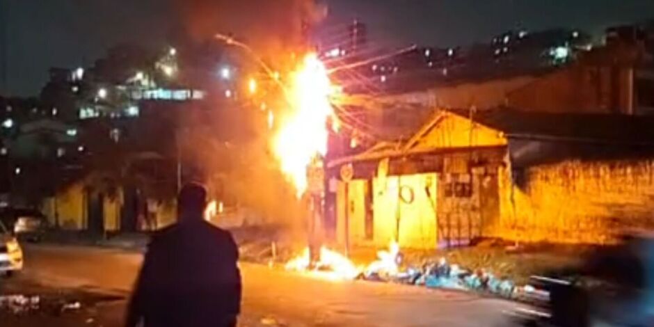 De acordo com os relatos publicados por moradores, alguns j&aacute; vinham percebendo problemas no poste antes do inc&ecirc;ndio. Testemunhas afirmaram que era poss&iacute;vel ouvir barulhos de estalos vindos da estrutura.