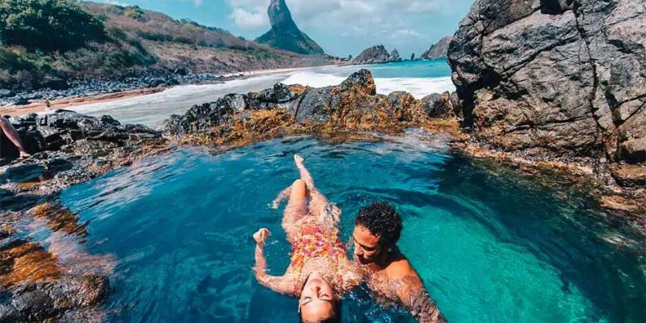 Buraco do Galego: Neymar e Bruna Marquezine em Fernando de Noronha quando eram casal.