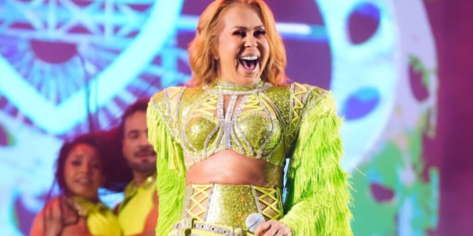 Joelma leva p&uacute;blico &agrave; loucura na primeira noite da Festa de Agosto.