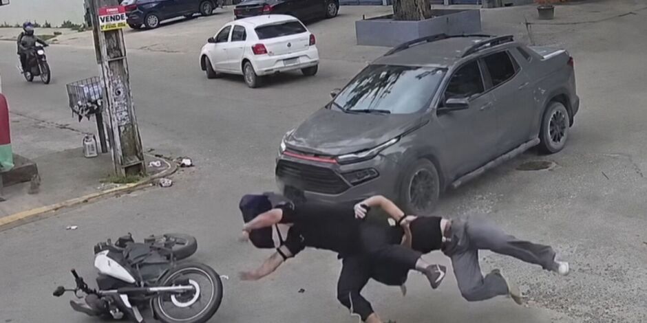 O acidente aconteceu no cruzamento da Avenida Ulysses Montarroyos com a Rua Jangadeiro, em Piedade.