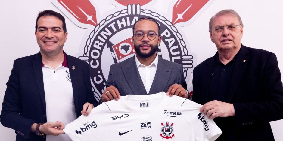 Memphis Depay &eacute; desfalque contra o Vit&oacute;ria.