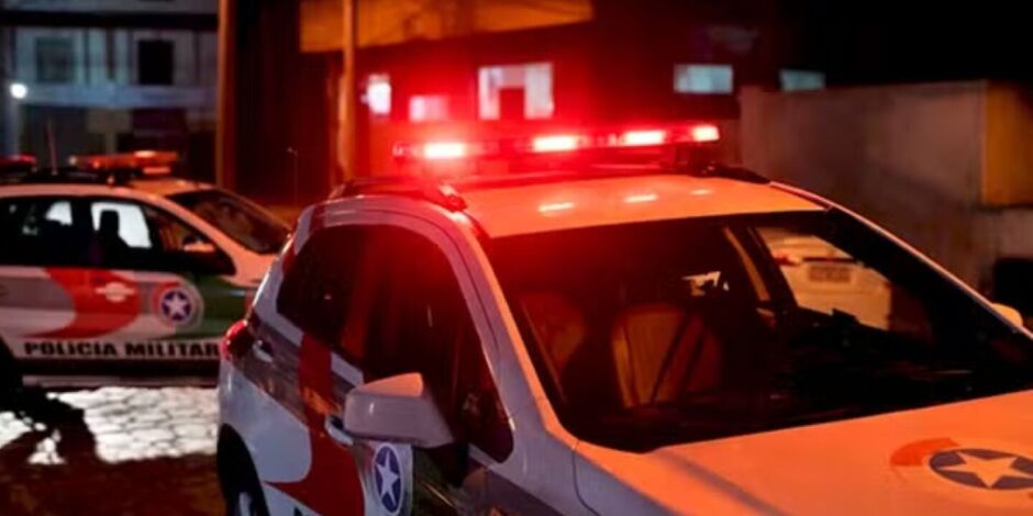 Mulher &eacute; atacada pela sogra com sete facadas durante reuni&atilde;o familiar.