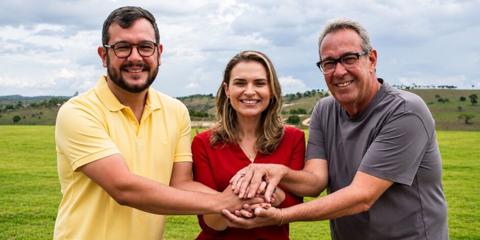 &Aacute;lvaro Porto (MDB) com o filho e Mar&iacute;lia Arraes 