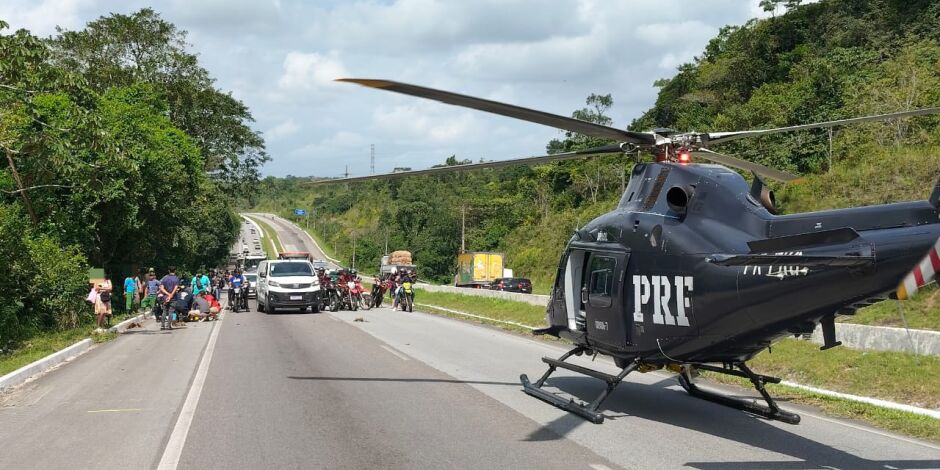 Resgate de helicopt&eacute;ro da PRF a acidente em S&atilde;o Louren&ccedil;o da Mata