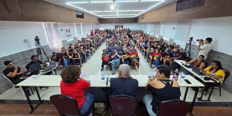 Assembleia de trabalhadores da Caixa.