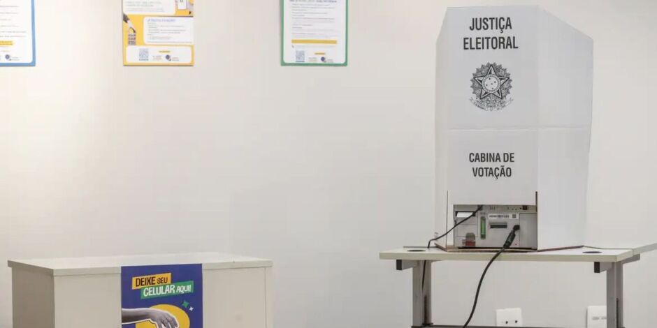 Cabine de vota&ccedil;&atilde;o.