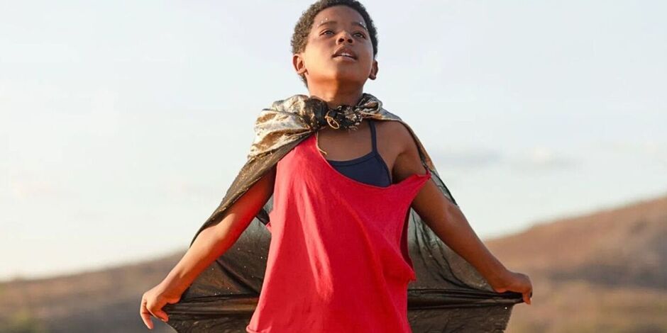 Em "Feito Pipa", Gugu (Yuri Gomes), &eacute; um menino que sonha em se tornar jogador de futebol e vive com a av&oacute;.