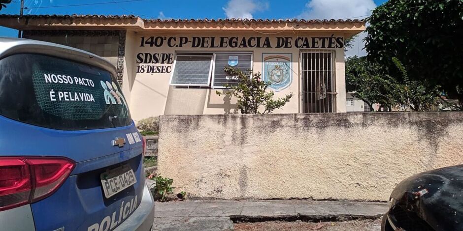 O suspeito foi levado &agrave; Delegacia de Pol&iacute;cia de Caet&eacute;s.