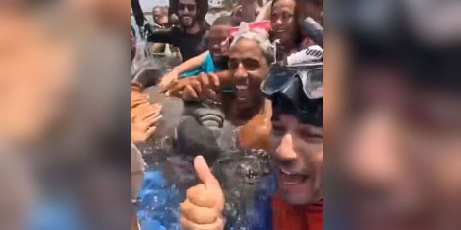 Banhistas registraram a a&ccedil;&atilde;o em v&iacute;deo.
