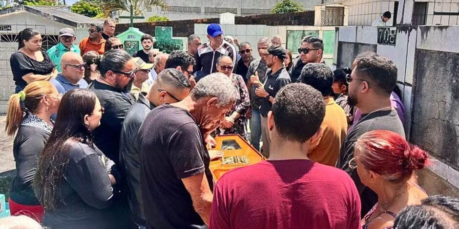 Rog&eacute;rio Valen&ccedil;a foi sepultado nesta quarta-feira (2), em Garanhuns, cidade onde nasceu.