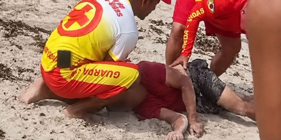 O homem foi encaminhado para atendimento m&eacute;dico em estado considerado grave.
