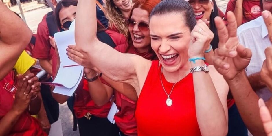 Mar&iacute;lia Arraes.