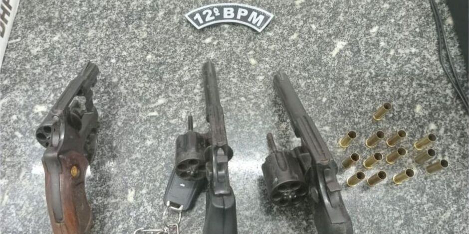 Armamento apreendido pela Pol&iacute;cia Militar durante ocorr&ecirc;ncia no bairro da Mustardinha, no Recife
