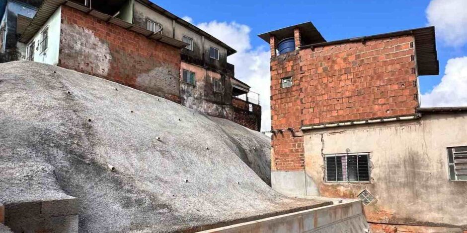 Obra de encosta em Jaboat&atilde;o dos Guararapes.