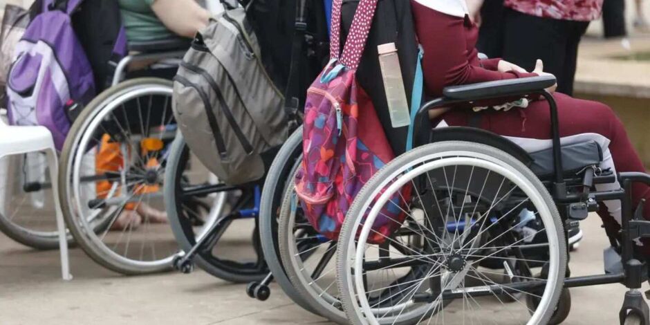 Pessoas com defici&ecirc;ncia.