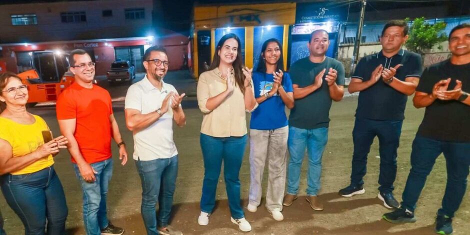 Prefeita Mirella Almeida e aliados vistoriam recapeamento.