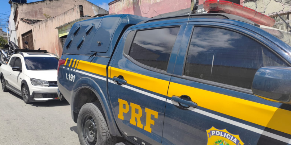 Fiscaliza&ccedil;&atilde;o da PRF na BR-423, no munic&iacute;pio de Paranatama