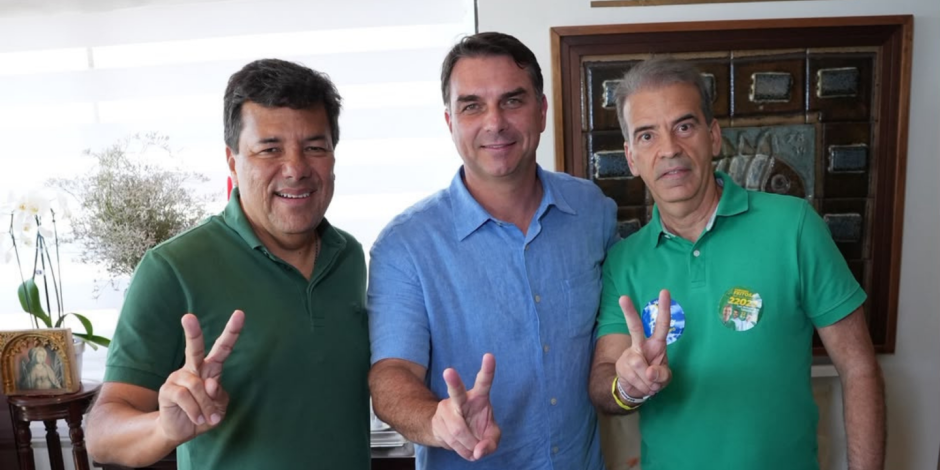 Mendon&ccedil;a, Fl&aacute;vio Bolsonaro e Alberto Feitosa