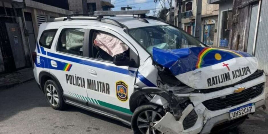 Viatura da PMPE.
