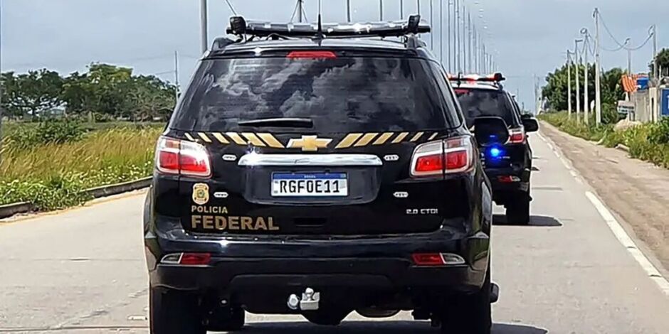 Viaturas da Pol&iacute;cia Federal.