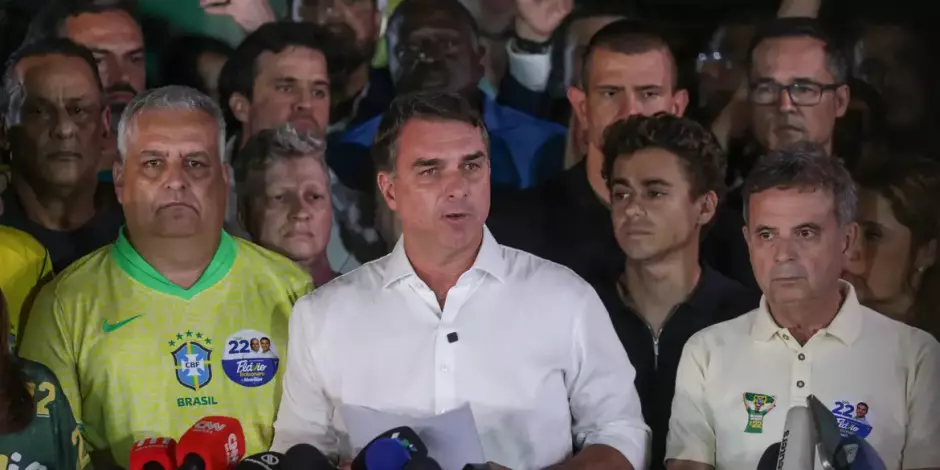 Discurso de Fl&aacute;vio Bolsonaro que n&atilde;o reconhece vit&oacute;ria democr&aacute;tica de Lula nas elei&ccedil;&otilde;es 2026.