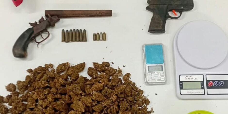 Jabot&atilde;o: Pol&iacute;cia Militar apreende drogas, armas e muni&ccedil;&otilde;es com dois irm&atilde;os em Piedade.