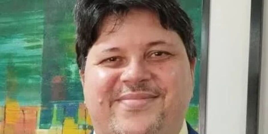 Jornalista brasileiro cr&iacute;tico a Milei &eacute; barrado na Argentina e suspeita de motiva&ccedil;&atilde;o pol&iacute;tica.