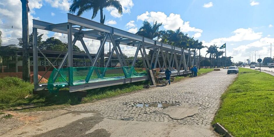 BR-232 ser&aacute; totalmente interditada no Recife para instala&ccedil;&atilde;o de passarela no domingo (18); confira rotas alternativas.