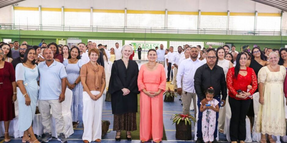 Igarassu realiza casamento coletivo gratuito para oficializar uni&atilde;o de casais.