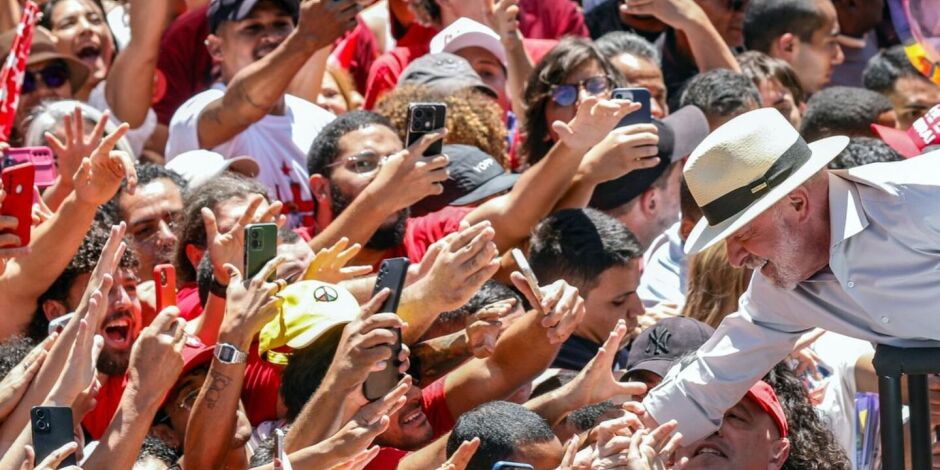 Presidentes de pa&iacute;ses vizinhos parabenizam Lula pela vit&oacute;ria nas elei&ccedil;&otilde;es.