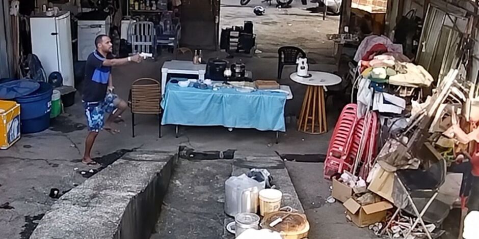 Circuito de c&acirc;meras registrou o momento da a&ccedil;&atilde;o criminosa.