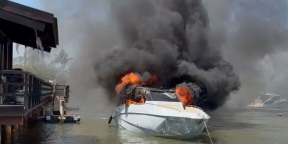 Imagens divulgadas ap&oacute;s o acidente mostram a embarca&ccedil;&atilde;o tomada pelas chamas.