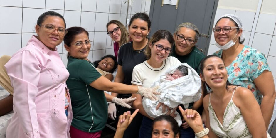 A equipe do posto de sa&uacute;de realizou o parto no ve&iacute;culo e encaminhou m&atilde;e e filha ao hospital.