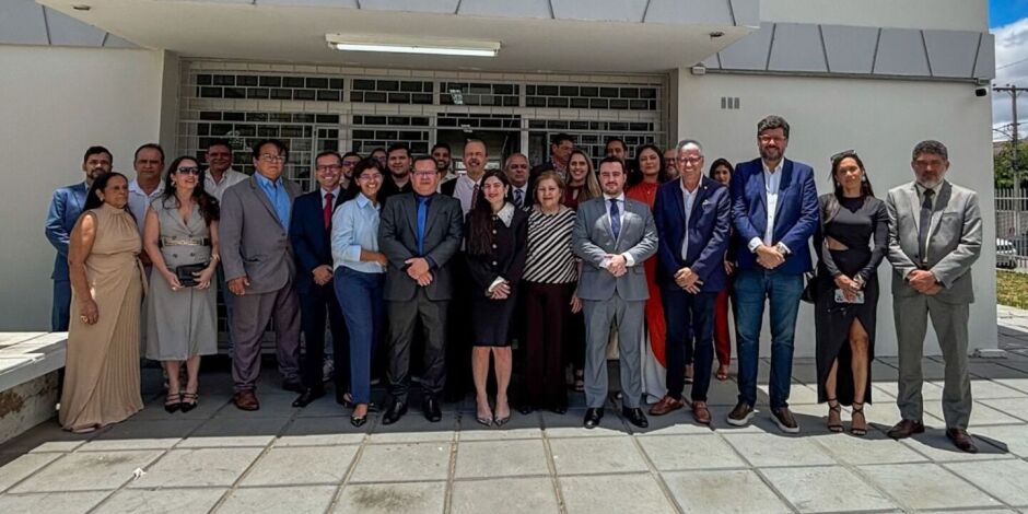 Integrantes da OAB-PE na nova Sala da Advocacia no F&oacute;rum de Vertentes.