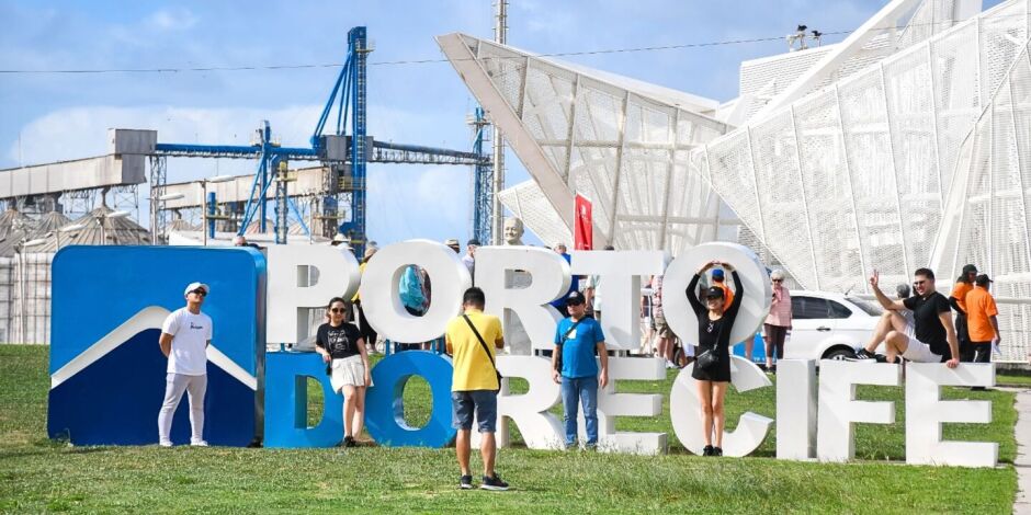 O concurso Lentes do Cais celebra os 108 anos do Porto do Recife.