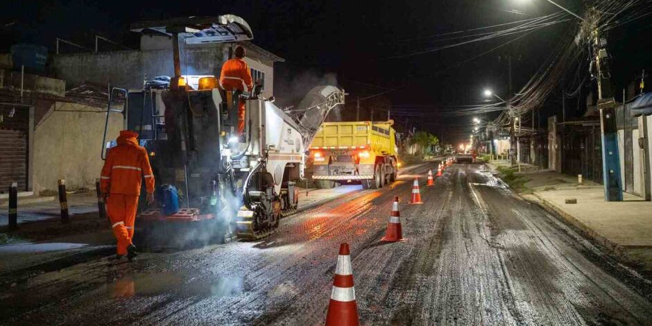 Obra na Avenida Costa Azul.