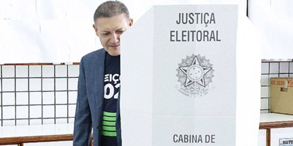 Presidente do TSE, Nunes Marques, vota em Bras&iacute;lia.
