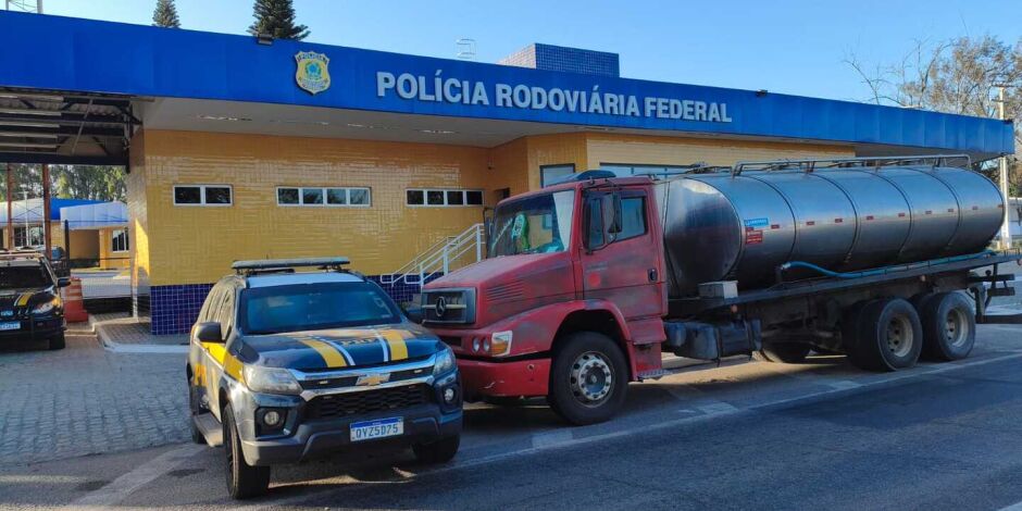 PRF recupera caminh&atilde;o-tanque clonado e com registro de furto em Garanhuns.