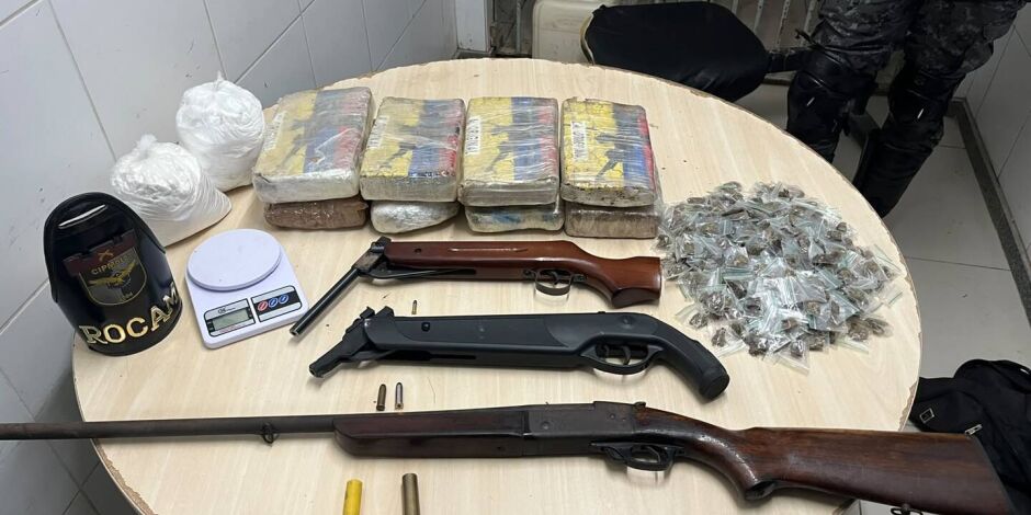 Pol&iacute;cia Militar apreende 28 armas, drogas e granada em opera&ccedil;&atilde;o no Sert&atilde;o de Pernambuco.