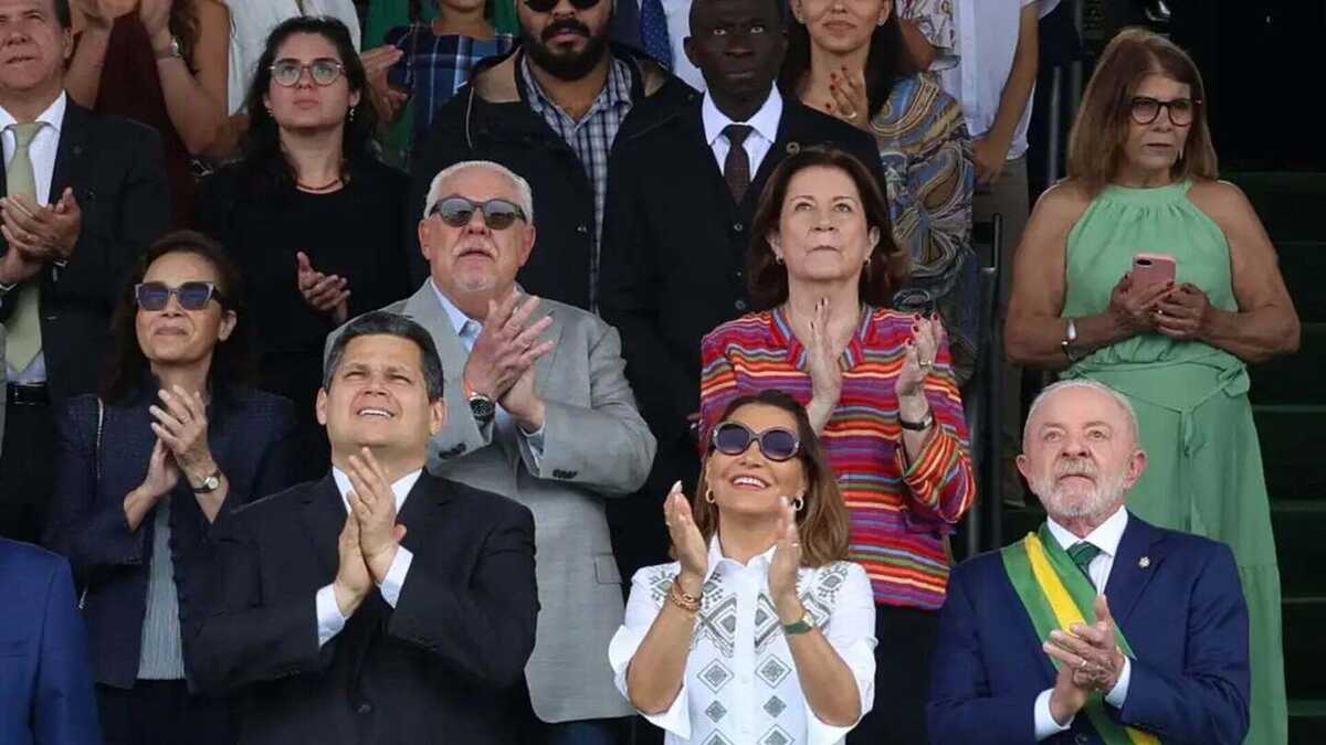 Lula, Fachin, Alcolumbre e ministros marcam presença no Desfile de 7 de Setembro em Brasília