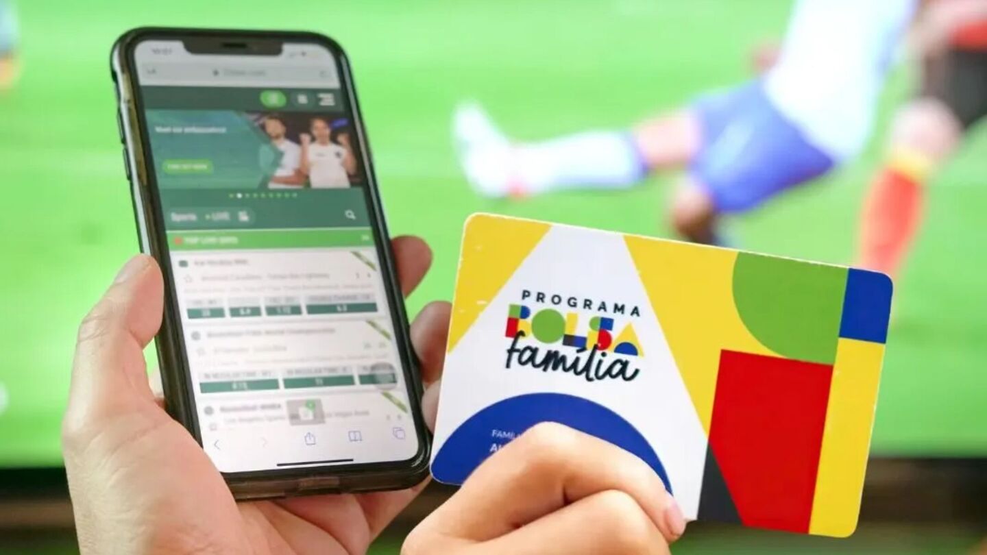 Aplicativo de apostas (bets) e cartão do Bolsa Família.