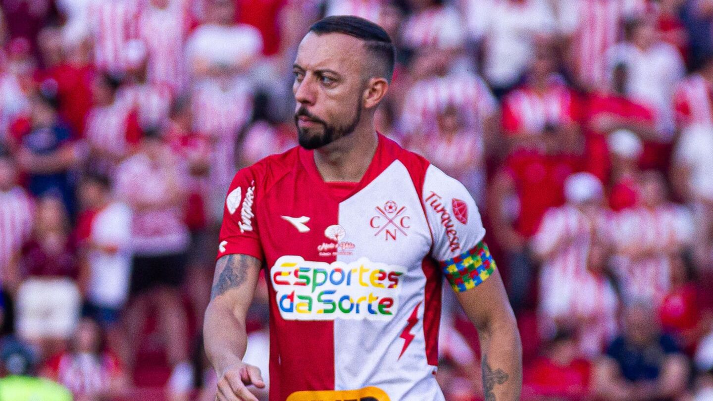 Paulo Sérgio em campo pelo Náutico.