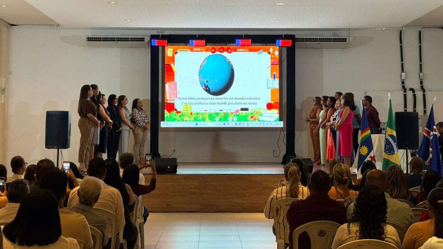 Anúncio Programa de Bônus por Desempenho Educacional de Escada.